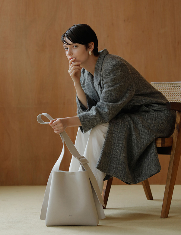 vrouwelijk model met kort haar Myrthe P.