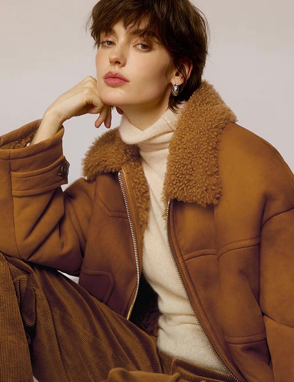 vrouwelijk model met kort haar Myrthe P.