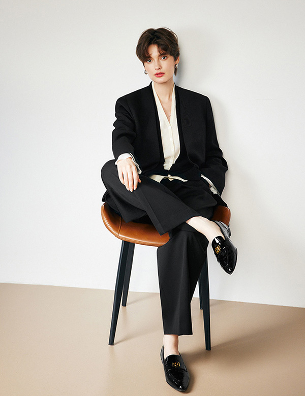 vrouwelijk model met kort haar Myrthe P.