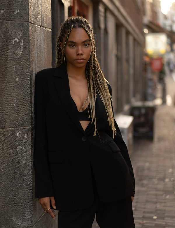 Vrouwelijk model met bruin haar Sophia