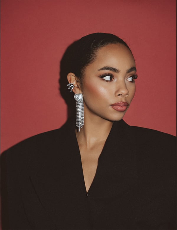 Vrouwelijk model met bruin haar Sophia