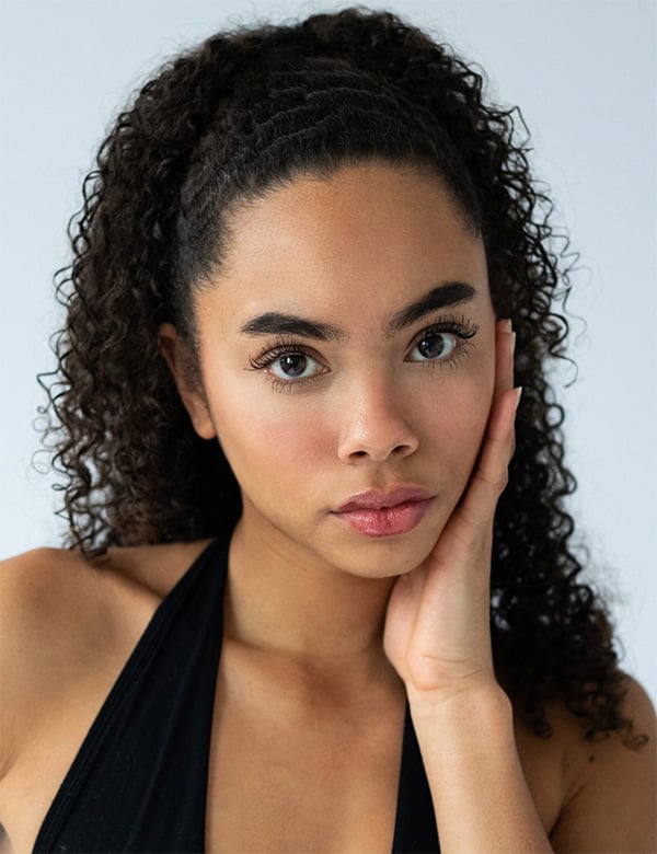 Vrouwelijk model met bruin haar Sophia