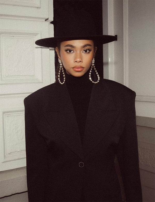 Vrouwelijk model met bruin haar Sophia