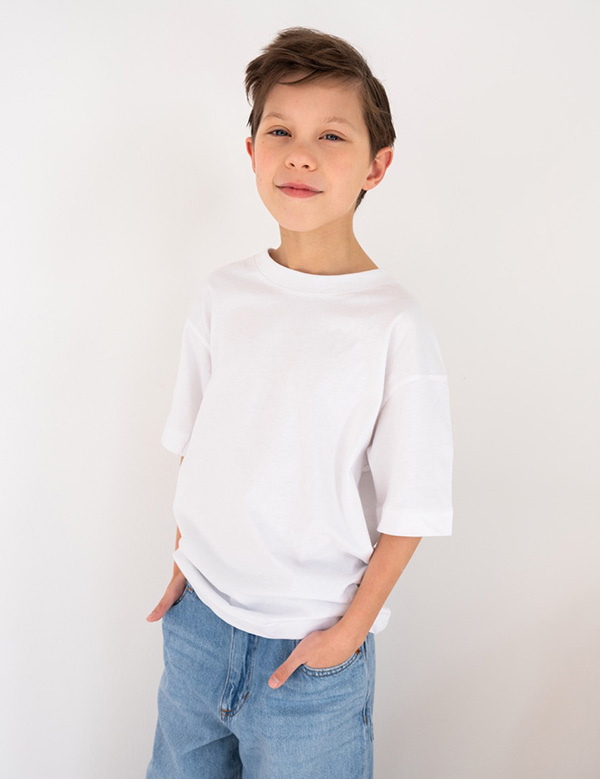 jongens kindermodel met donkerblond haar Yanoah.