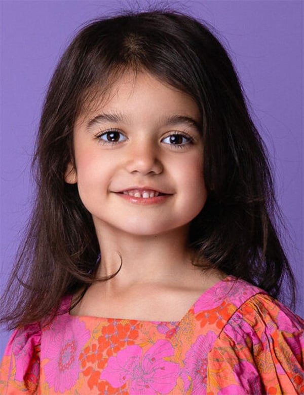 Kindermodel met bruin haar ayda