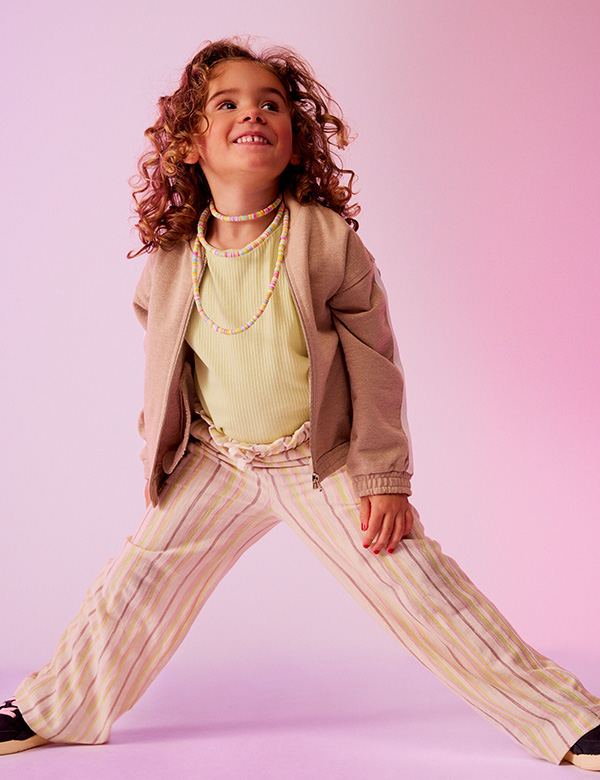 kindermodel met bruine krullen Joy T.