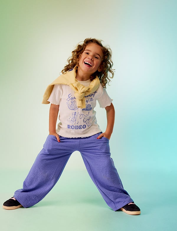 kindermodel met bruine krullen Joy T.