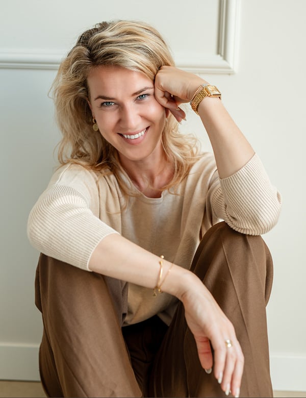 Vrouwelijk model met blond haar, Rosanne Wij.