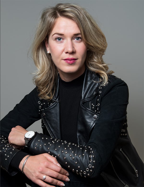 Vrouwelijk model met blond haar, Rosanne Wij.