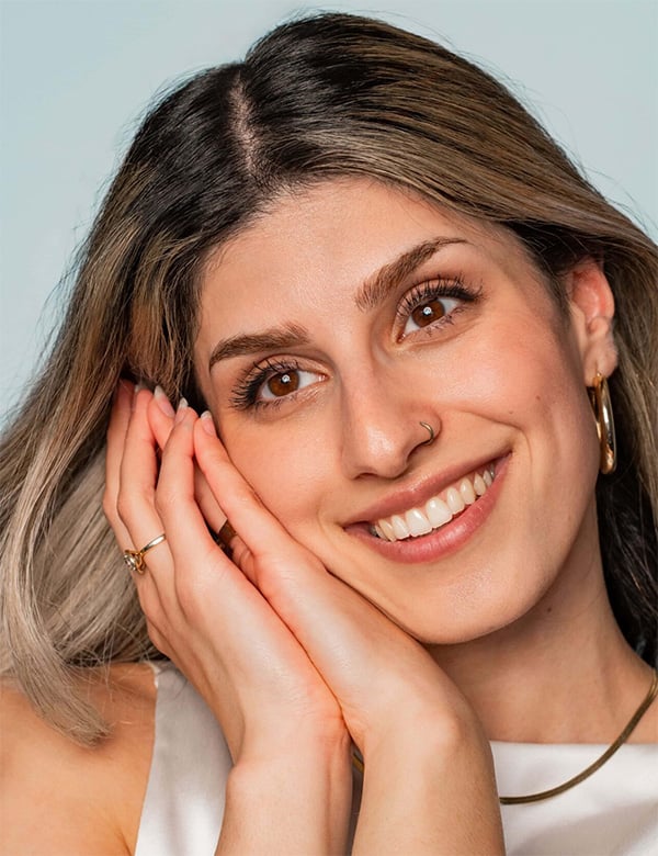 Vrouwelijk model met bruin-blond haar Sarah A.