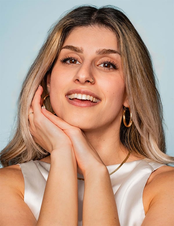 Vrouwelijk model met bruin-blond haar Sarah A.