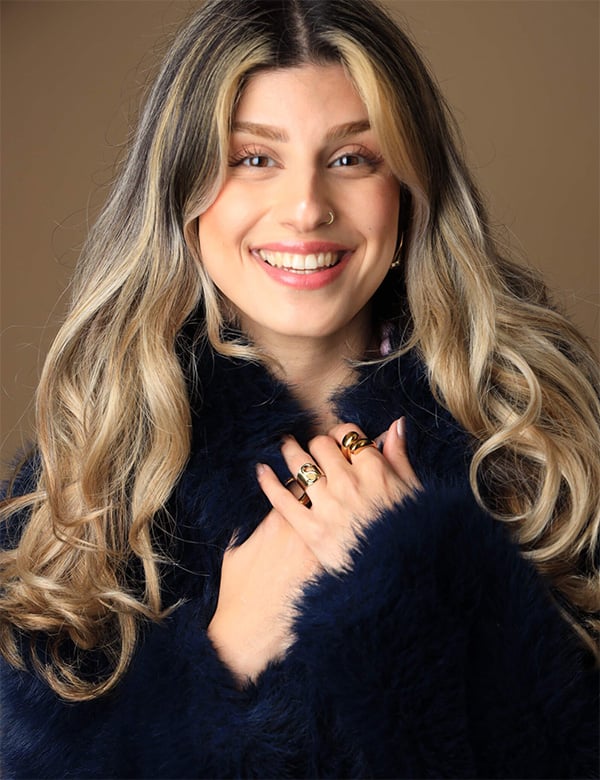 Vrouwelijk model met bruin-blond haar Sarah A.