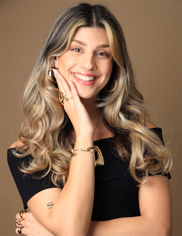 Vrouwelijk model met bruin-blond haar Sarah A.