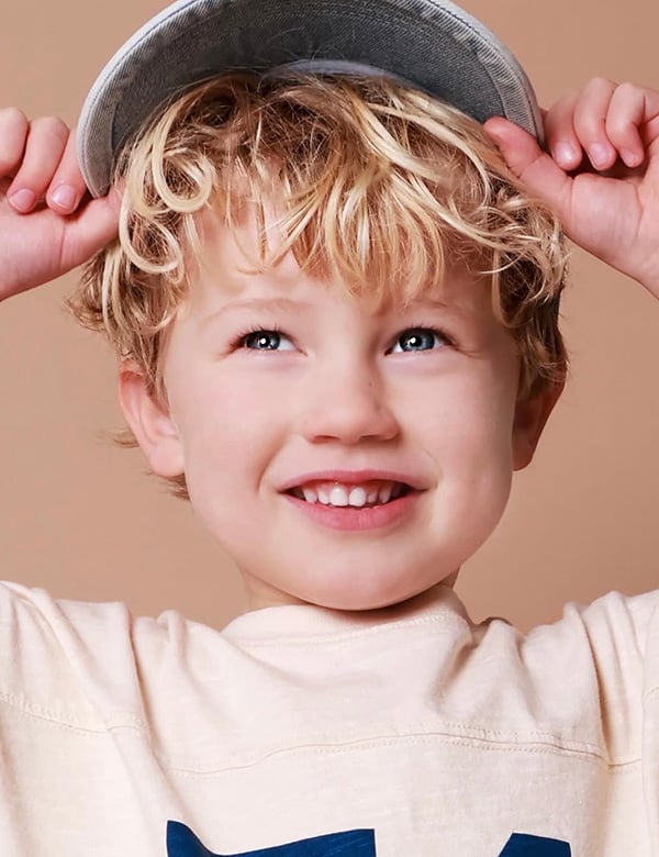 Kindermodel met blond haar scott p.