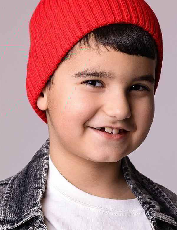 Kindermodel met bruin haar Shayan