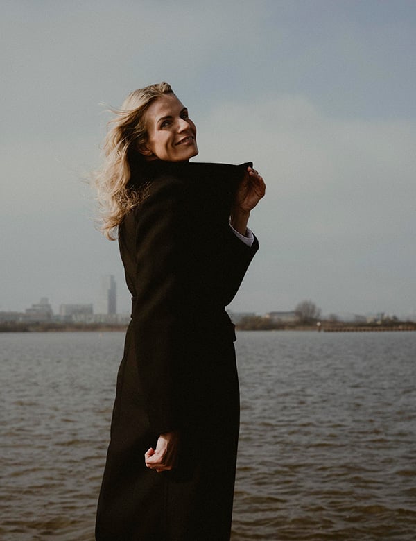 vrouwelijk model met blond haar Susan R.