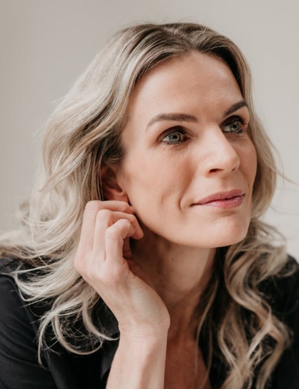 vrouwelijk model met blond haar Susan r.