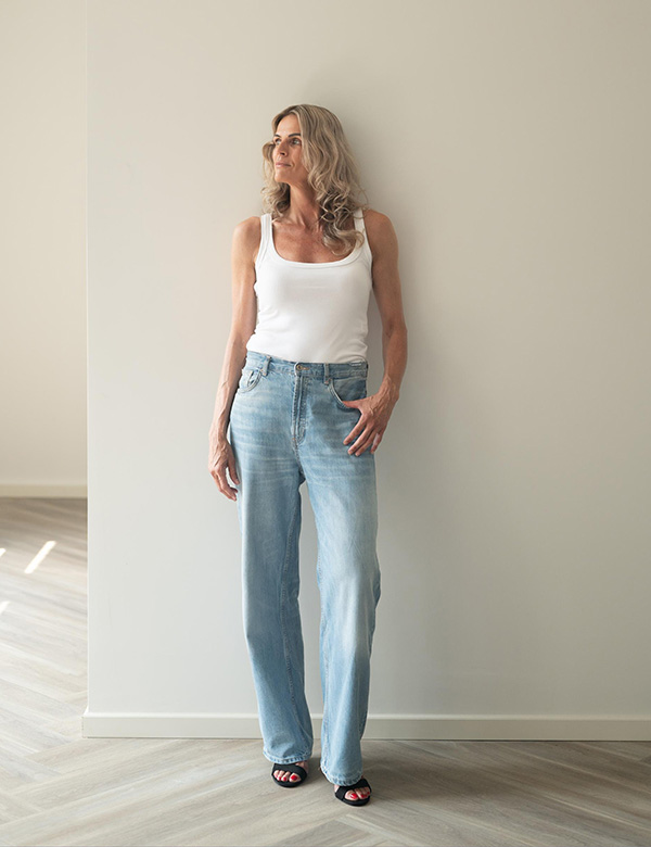 vrouwelijk model met blond haar Susan R.