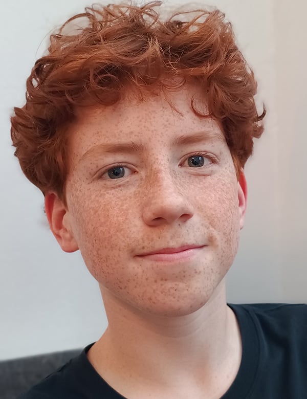 Jongens kindermodel met rood haar
