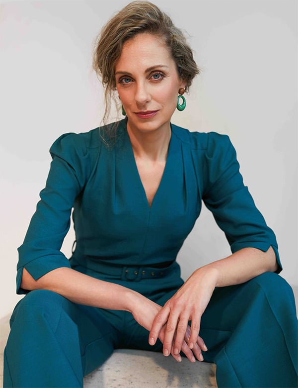 Vrouwelijk model met donkerblond haar Cindy Po.