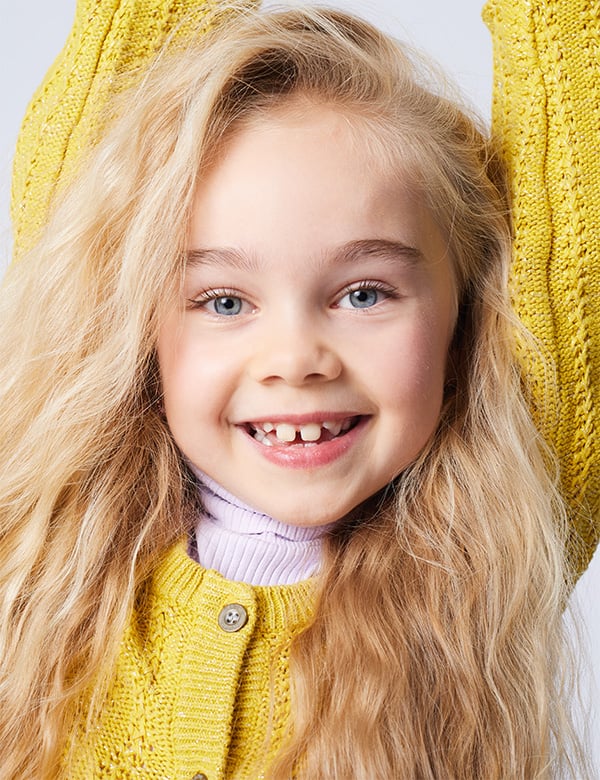 Kindermodel met blond haar cleo h.