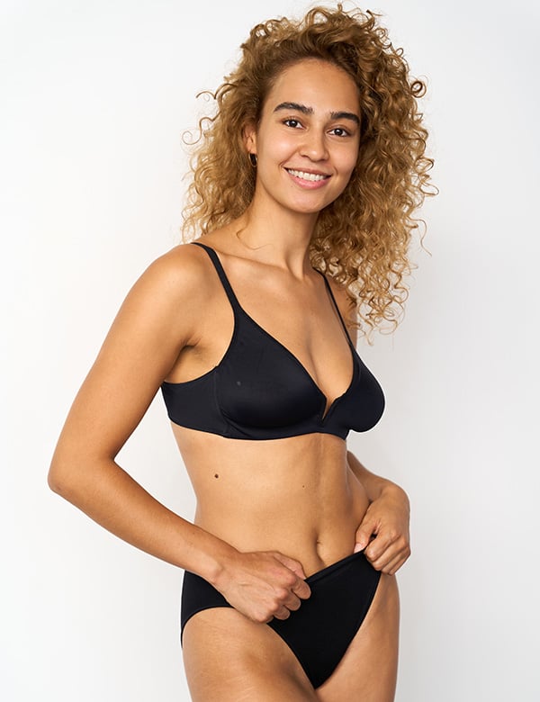 Vrouwelijk model met donkerblond haar Djin K.