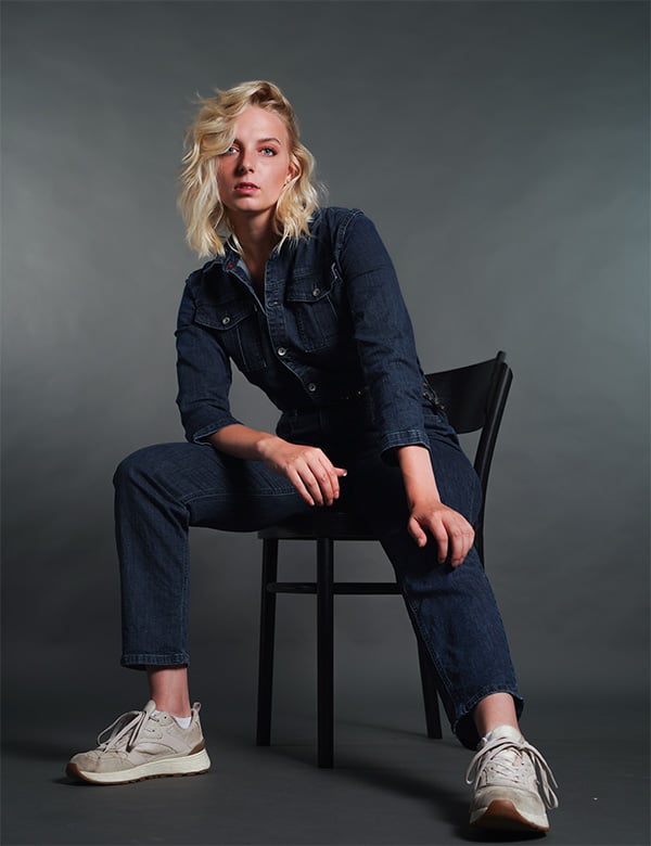 Vrouwelijk model met roze haar Ike