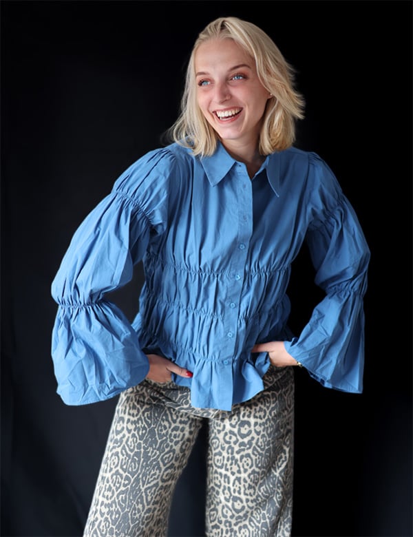 Vrouwelijk model met roze haar Ike