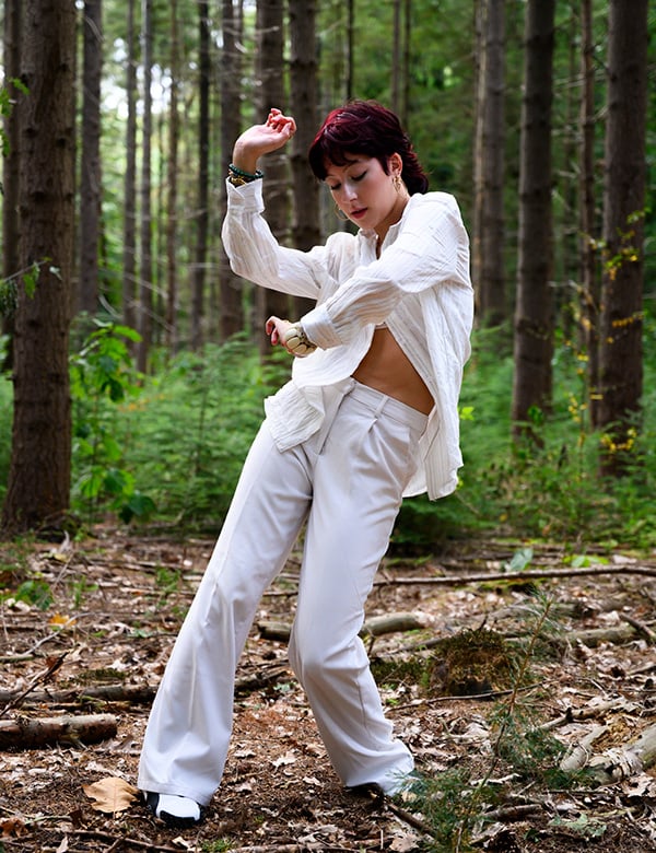 vrouwelijk model met rood haar Isis D.