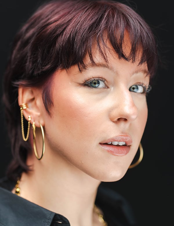 Vrouwelijk model met rood haar isis d.