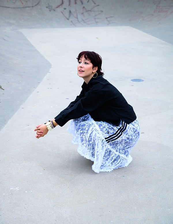 vrouwelijk model met rood haar Isis D.