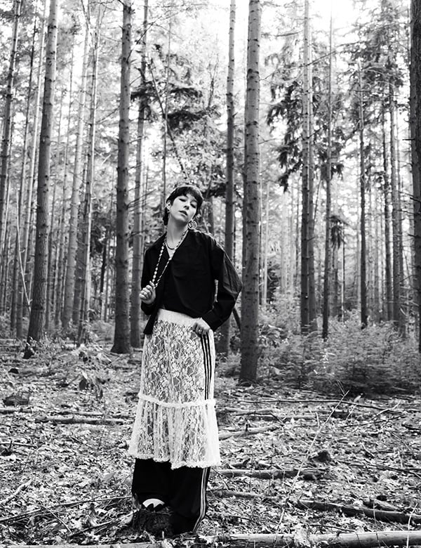 vrouwelijk model met rood haar Isis D.