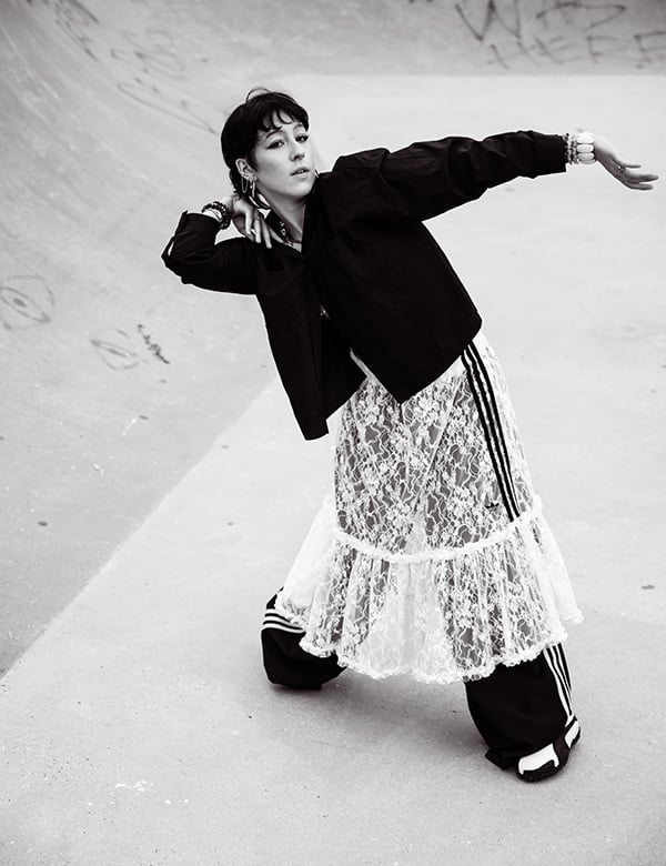 vrouwelijk model met rood haar Isis D.