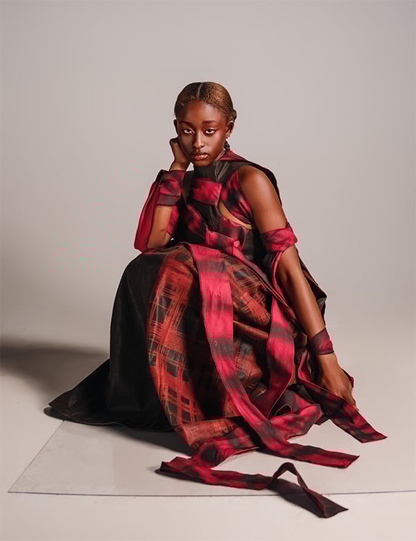 Vrouwelijk model met bruin haar Jenay