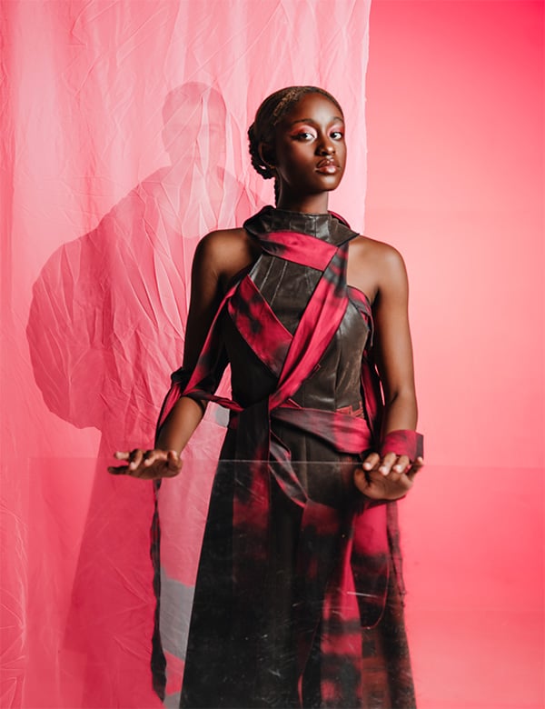 Vrouwelijk model met bruin haar Jenay