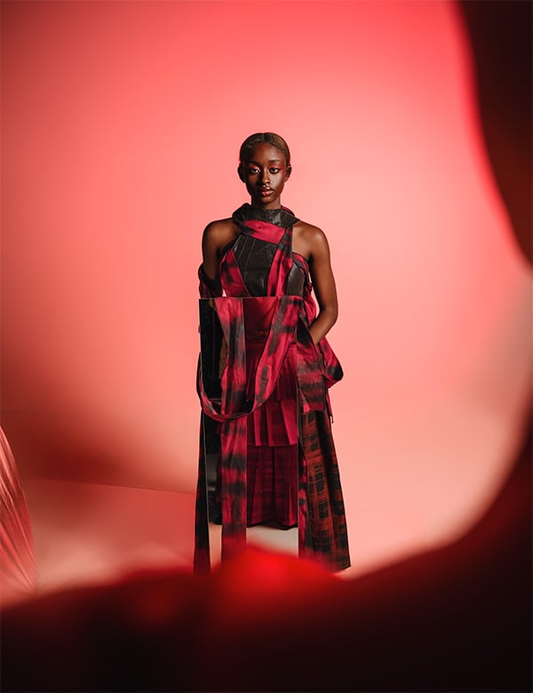 Vrouwelijk model met bruin haar Jenay