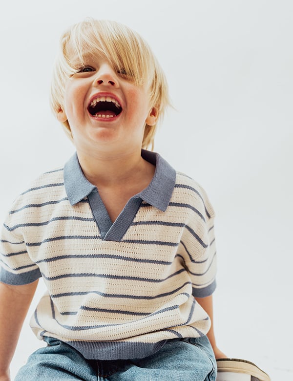 kindermodel met kort blond haar Keesie.