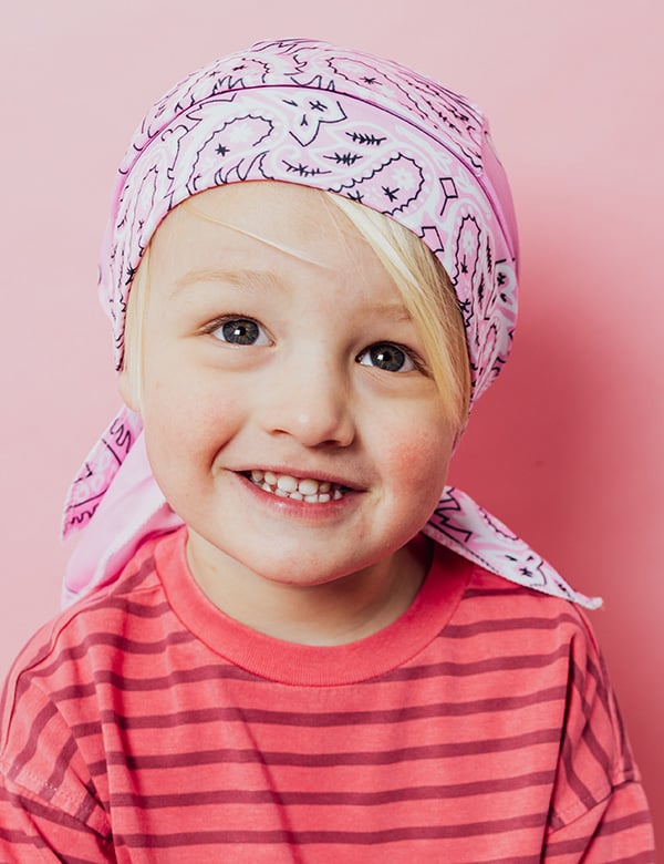 kindermodel met kort blond haar Keesie.
