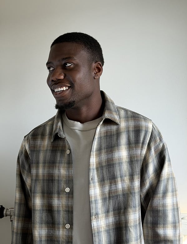 mannelijk model met donker haar Kindory