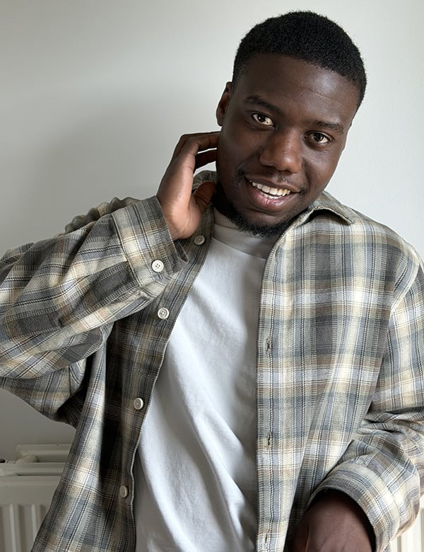 mannelijk model met donker haar Kindory