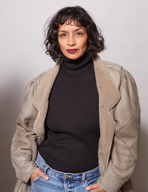 Vrouwelijk model met bruin haar Letícia