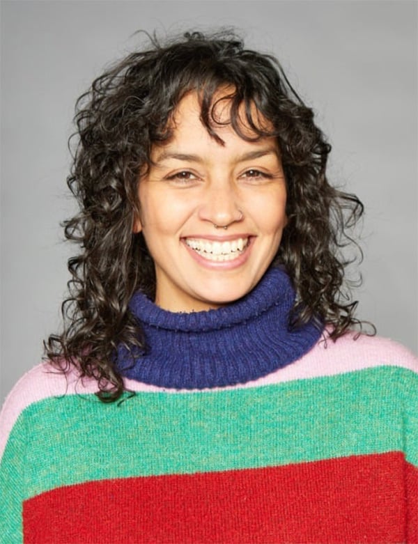 Vrouwelijk model met bruin haar Letícia