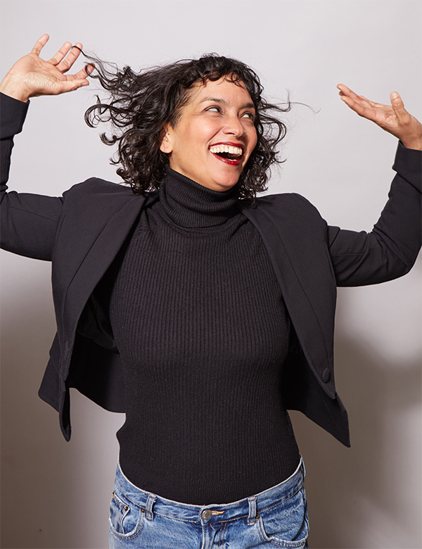 Vrouwelijk model met bruin haar Letícia