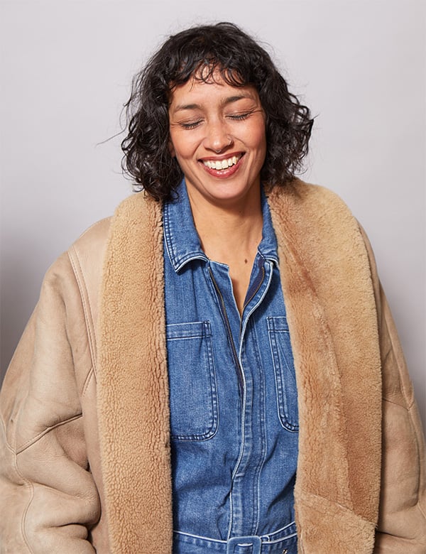 Vrouwelijk model met bruin haar Letícia