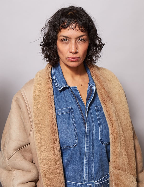 Vrouwelijk model met bruin haar Letícia