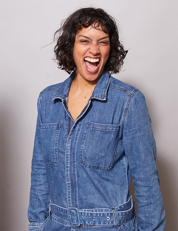 Vrouwelijk model met bruin haar Letícia