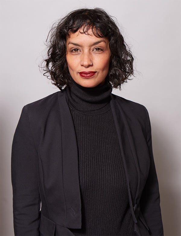 Vrouwelijk model met bruin haar Letícia