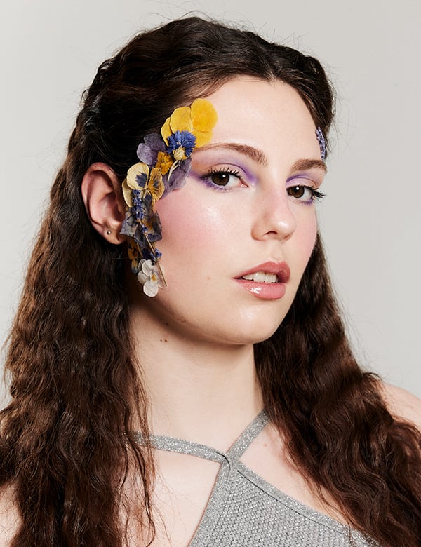 vrouwelijk model met donker haar Mare K.