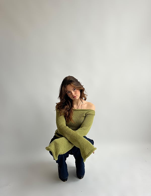 vrouwelijk model met donker haar Mare K.