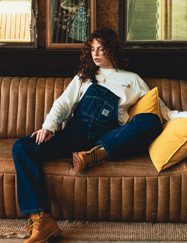 vrouwelijk model met donker haar Mare K.